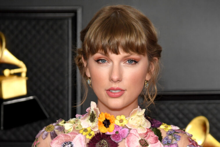 LOS ANGELES, CALIFORNIA - MARCH 14: Taylor Swift attends the 63rd Annual GRAMMY Awards at Los Angeles Convention Center on March 14, 2021 in Los Angeles, California. (Photo by Kevin Mazur/Getty Images for The Recording Academy )