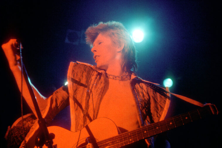 LOS ANGELES - 1973:  Musician David Bowie performs onstage during his "Ziggy Stardust" era in 1973 in Los Angeles, California. (Photo by Michael Ochs Archives/Getty Images)