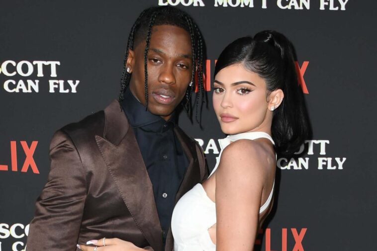 Travis Scott elogia a Kylie Jenner por 'tirar ese trasero' en una publicación rara