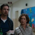 Tribeca Review: Ray Romano dirige, escribe y protagoniza con Laurie Metcalf en 'Somewhere In Queens'