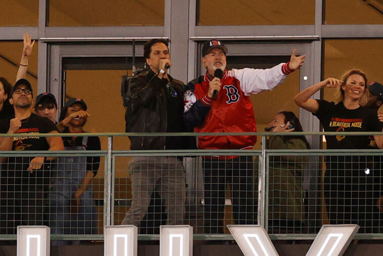 BOSTON, MASSACHUSETTS - JUNE 18: Singer-songwriter Neil Diamond performs "Sweet Caroline" during the eighth inning between the St. Louis Cardinals and the Boston Red Sox at Fenway Park on June 18, 2022 in Boston, Massachusetts. (Photo by Sarah Stier/Getty Images)