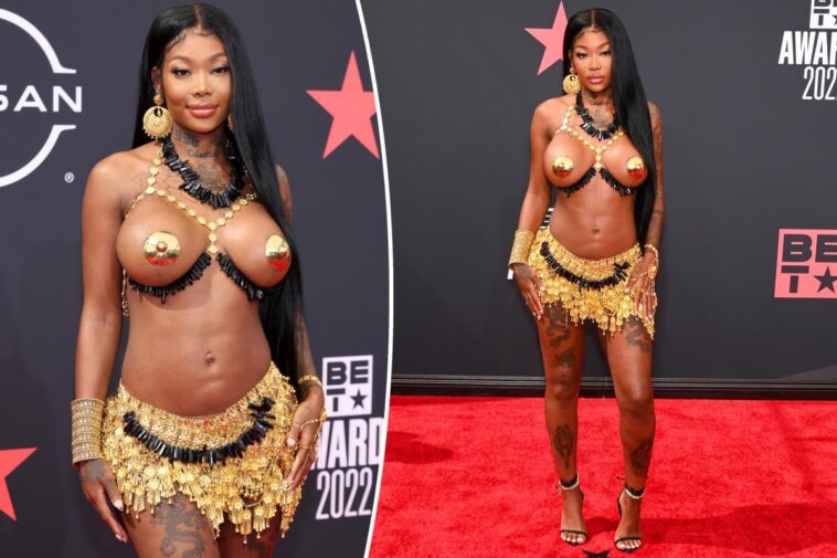 Vea el atuendo apenas visible de la alfombra roja de los BET Awards 2022 de Summer Walker