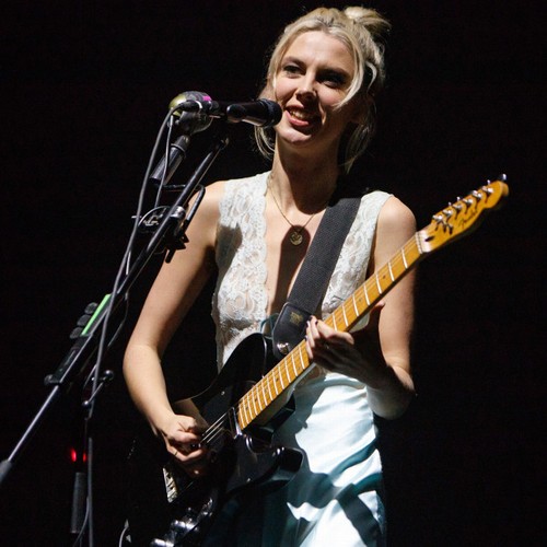 Wolf Alice aterriza en Londres horas antes del set de Glasto después del caos de viajes en EE. UU.