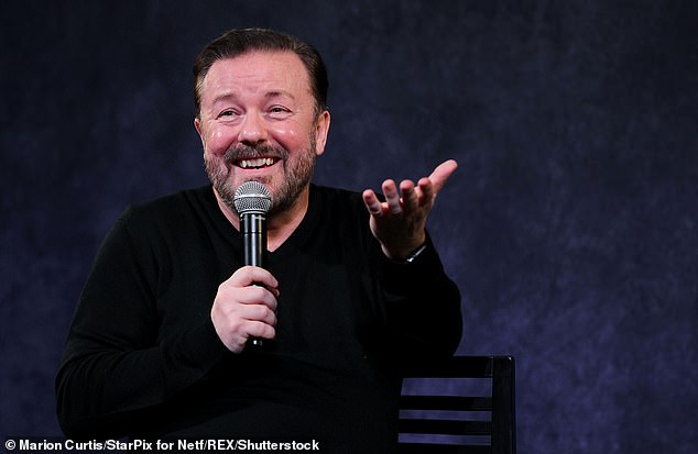 Opinión: Ricky Gervais elogió la comedia ofensiva en un nuevo tuit, un mes después de defender su decisión de bromear sobre el SIDA, el cáncer y Hitler en su especial de Netflix (en la foto de 2019)