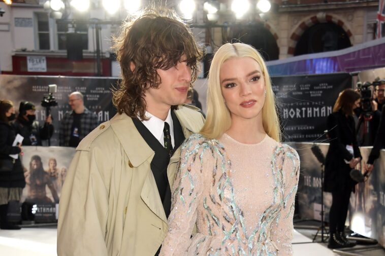 Anya Taylor-Joy informa que se casa con Malcolm McRae en una boda en un juzgado