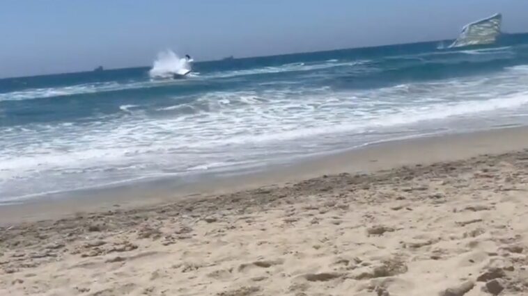 Avión se estrella en el Océano Pacífico, justo al lado de Huntington Beach