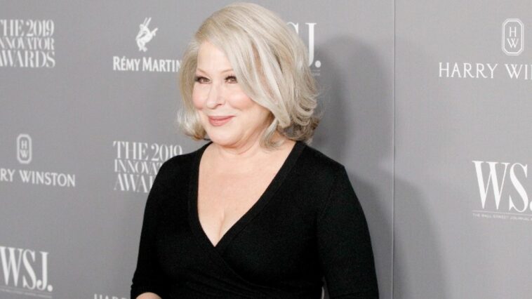 Bette Midler responde a la reacción violenta por sus tuits sobre el "borrado" de mujeres