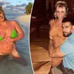 Britney Spears deslumbra en bikini neón durante su luna de miel