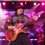 Carlos Santana pospone seis conciertos por problema de salud