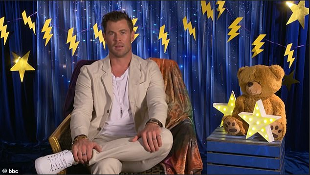 ¡'Acosté a mis hijos temprano'!  : Los espectadores se desmayan cuando Chris Hemsworth leyó Bedtime Stories de CBeebies el viernes