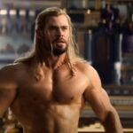Chris Hemsworth dice que su esposa llamó a sus músculos Thor 'demasiado'