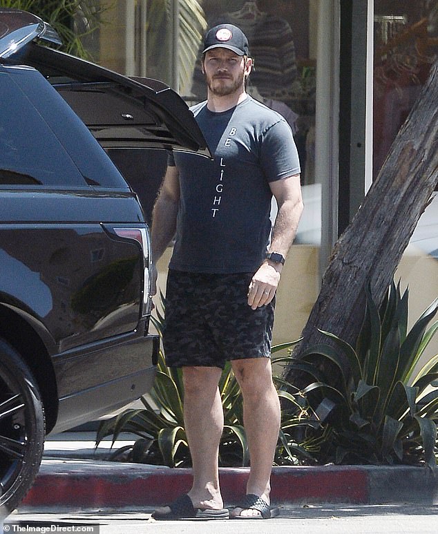 Salida familiar: Chris Pratt, de 43 años, fue visto con su esposa, Katherine Schwarzenegger, de 32 años, en Los Ángeles el viernes.