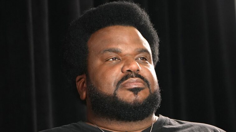 Craig Robinson fue evacuado del club de comedia de Carolina del Norte donde un hombre armado abrió fuego