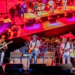 Dead & Company comparte mensajes a favor del aborto en pantalla durante un show en Virginia