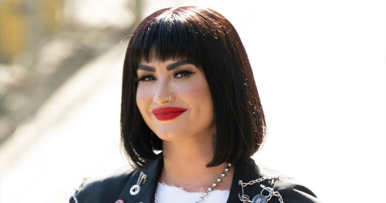 Demi Lovato cambia su look con Blunt Bangs y un Bob