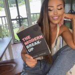 El autor de Melbourne, Daniel Chidiac, ha cautivado al mundo con su exitosa novela The Modern Break-Up.  El libro se ha vuelto viral desde su lanzamiento en 2019, vendiendo miles de copias a la semana y obteniendo el respaldo de celebridades como la novia de Married At First Sight, Elizabeth Sobinoff (en la foto).