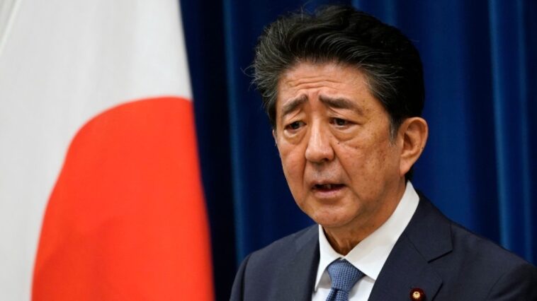 El ex primer ministro de Japón, Shinzo Abe, en estado crítico después de recibir un disparo durante un discurso de campaña (Informe)