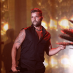 El músico de 50 años Ricky Martin se defendió con éxito en la corte contra una denuncia de acoso sexual hecha por su sobrino de 21 años, Dennis Yadiel Sánchez