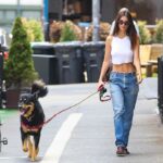 ¡Partida!  Según los informes, Emily Ratajkowski se está preparando para divorciarse de su esposo de cuatro años, Sebastian Bear-McClard, después de que supuestamente la engañó;  Fotografiado el viernes en NY