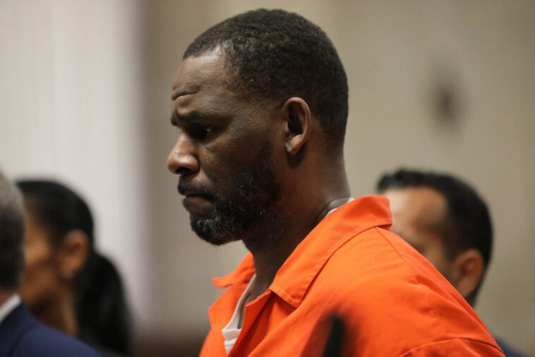 R. Kelly appears during a hearing at the Leighton Criminal Courthouse on Sept. 17, 2019, in Chicago. (Antonio Perez/Chicago Tribune/Tribune News Service via Getty Images)