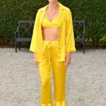 Mujer de negocios: Gwyneth Paltrow, de 49 años, se veía cómoda con un pijama de satén amarillo mientras promocionaba su línea Goopglow en un evento en East Hampton, Nueva York, el lunes.