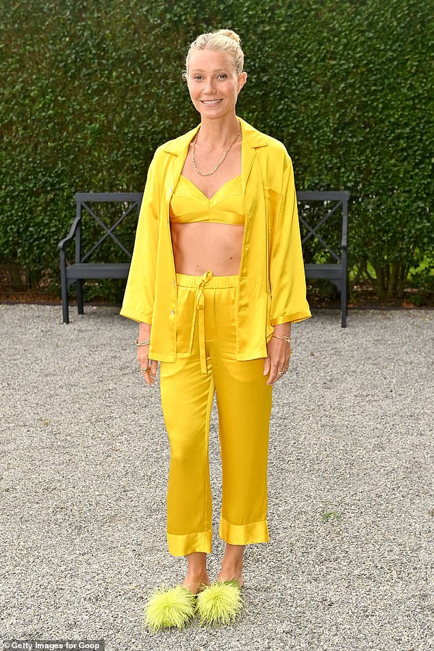 Mujer de negocios: Gwyneth Paltrow, de 49 años, se veía cómoda con un pijama de satén amarillo mientras promocionaba su línea Goopglow en un evento en East Hampton, Nueva York, el lunes.