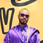 J Balvin se está liberando sin disculpas de las normas de género a través de la moda