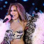 Jennifer Lopez aturde con un brillante body transparente