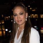 Jennifer Lopez cambia su look con trenzas de bebé que enmarcan la cara