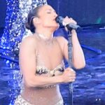 Jennifer Lopez ensayando para actuar en gala benéfica a beneficio de Ucrania