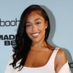 Jordyn Woods clava la tendencia del vestido recortado a la cadera en Mónaco