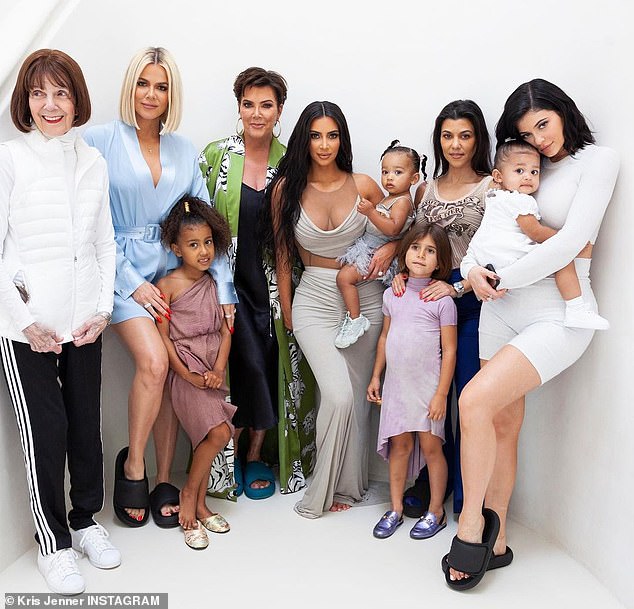 Gran familia: Kris Jenner ha revelado que ha tratado de deshacerse de sus formas 'anticuadas' y es 'más comprensiva' con sus hijos que tienen bebés fuera del matrimonio.