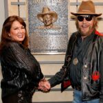 La esposa de Hank Williams Jr. murió de un pulmón colapsado después de una cirugía estética