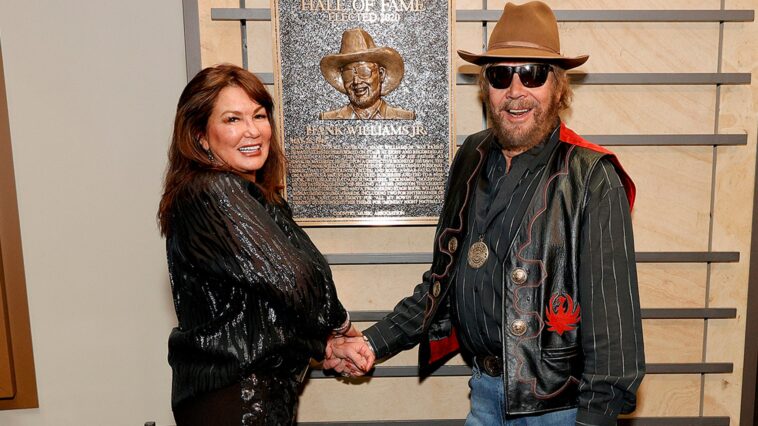 La esposa de Hank Williams Jr. murió de un pulmón colapsado después de una cirugía estética