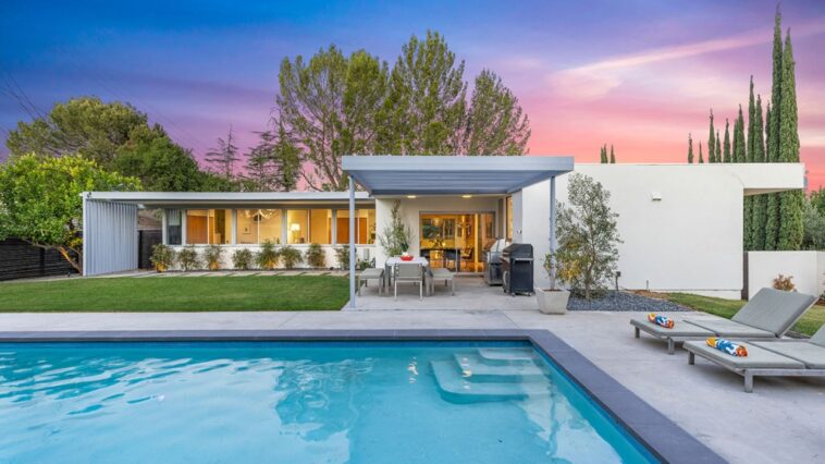 La estilista Jeanne Yang pone a la venta la casa Richard Neutra de 1962 por 3,3 millones de dólares (exclusivo)