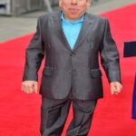 Aterrador: Warwick Davis ha revelado que se quedó junto a la cama del hospital de su esposa junto a su familia mientras ella luchaba contra una infección potencialmente mortal.