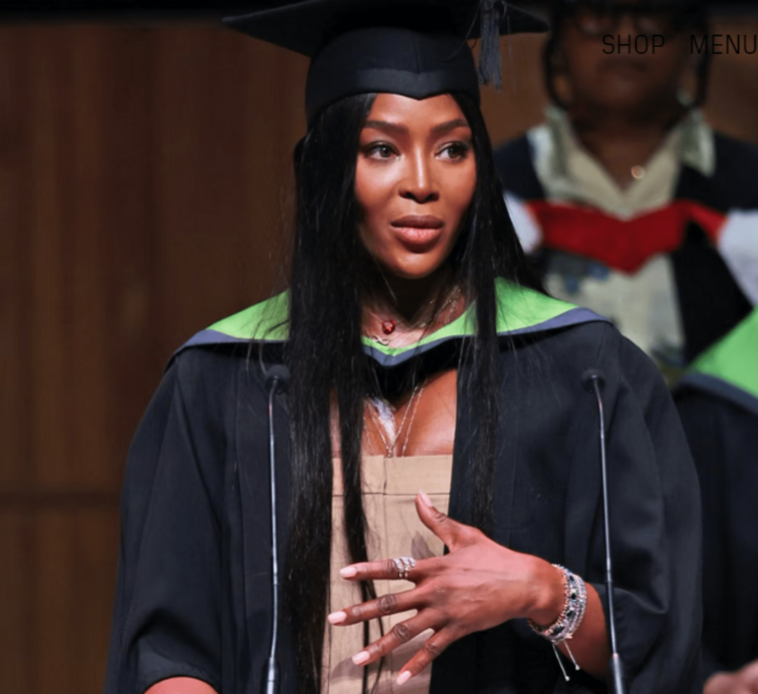 La modelo Naomi Campbell recibió su doctorado.  De la Universidad de las Artes de Londres (UCA)