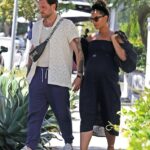 Bebé a bordo: se vio a la superestrella Leona Lewis acunando su panza después de disfrutar de un almuerzo con su esposo Dennis Jauch en Los Ángeles, California, el miércoles.