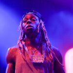 Lil Wayne llora al oficial de policía que le salvó la vida después de un intento de suicidio cuando era niño