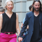 Los amantes Keanu Reeves y Alexandra Grant, con los pantalones de colores más de moda, pasean por Nueva York