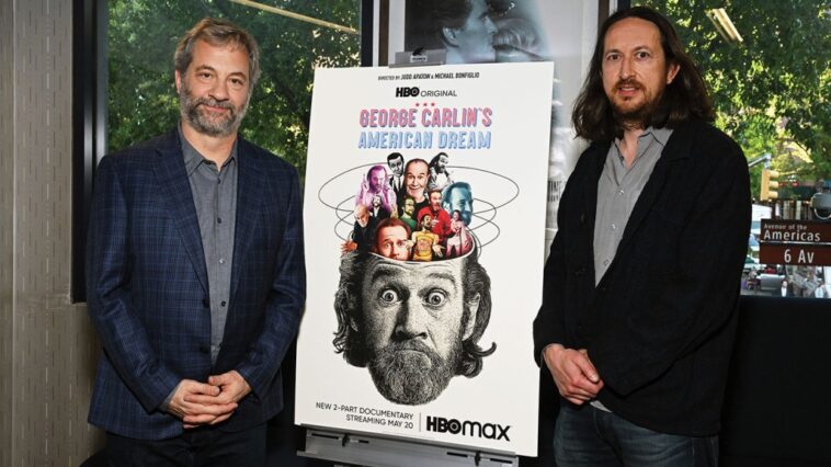 Los directores de 'George Carlin's American Dream' Judd Apatow y Michael Bonfiglio Talk Doc, Comedian's Lasting Legacy