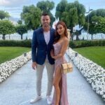 Lo último: el alumno de The Bachelorette Luke Pell, de 37 años, y su novia Amanda Mertz, de 35, anunciaron su compromiso en las redes sociales el jueves.  Fueron fotografiados en el lago de Como, Italia, el mes pasado.