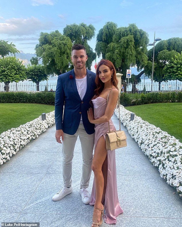 Lo último: el alumno de The Bachelorette Luke Pell, de 37 años, y su novia Amanda Mertz, de 35, anunciaron su compromiso en las redes sociales el jueves.  Fueron fotografiados en el lago de Como, Italia, el mes pasado.