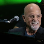 Mira a Billy Joel interpretar 'Pour Some Sugar On Me' con Joe Elliott de Def Leppard