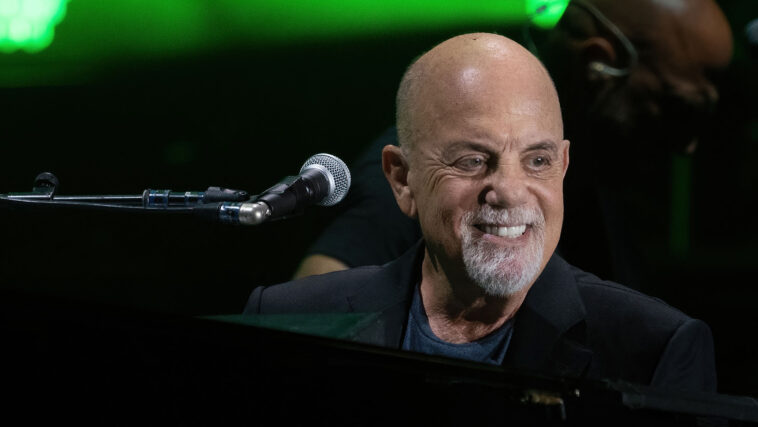 Mira a Billy Joel interpretar 'Pour Some Sugar On Me' con Joe Elliott de Def Leppard