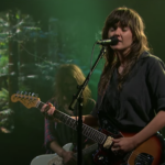 Mira a Courtney Barnett interpretar la pista reflexiva 'Before You Gotta Go' en 'Colbert'