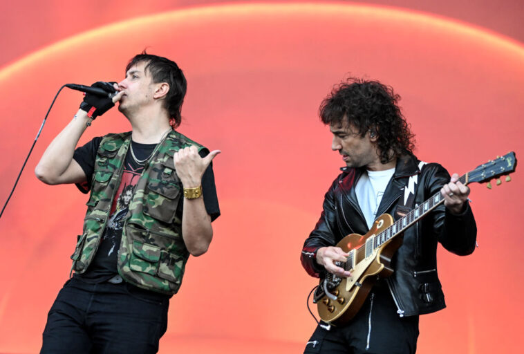 Mira a los Strokes hacer un cover de 'Sofia' de Clairo en el Festival de Música de Lisboa