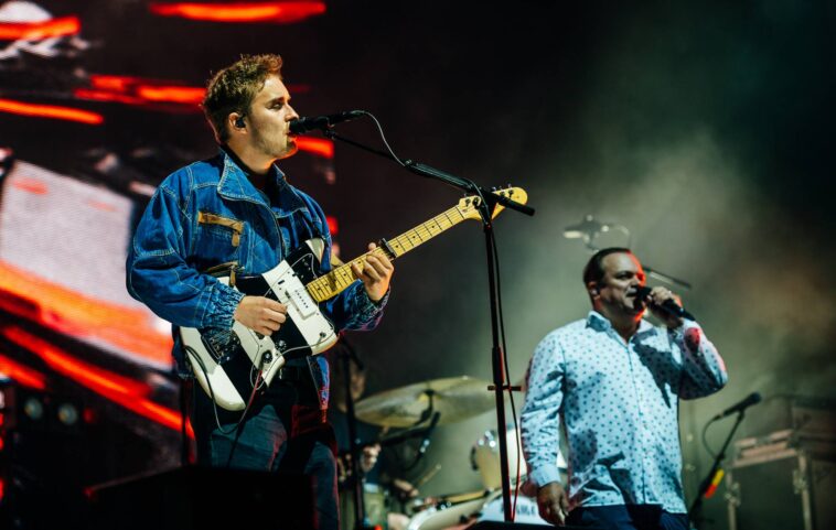 Mira el momento en que Sam Fender se unió a 'Eastenders' Barry en Truck Festival