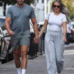 Smitten: Molly-Mae Hague hizo una exhibición de amor con su novio Tommy Fury en Cheshire el viernes después de celebrar tres años juntos