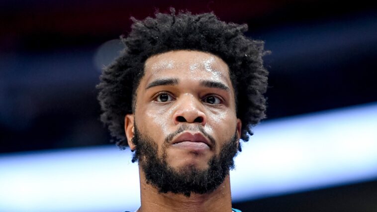 NBA Star Miles Bridges acusado de delito grave de violencia doméstica, abuso infantil